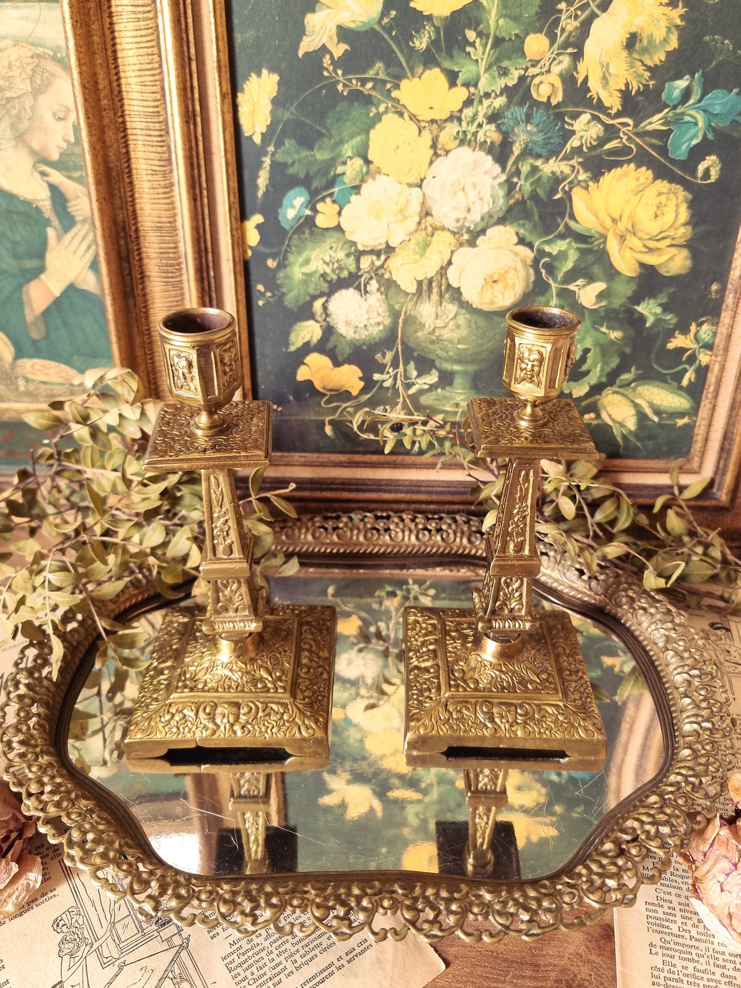 PAIRE DE BOUGEOIRS EN BRONZE