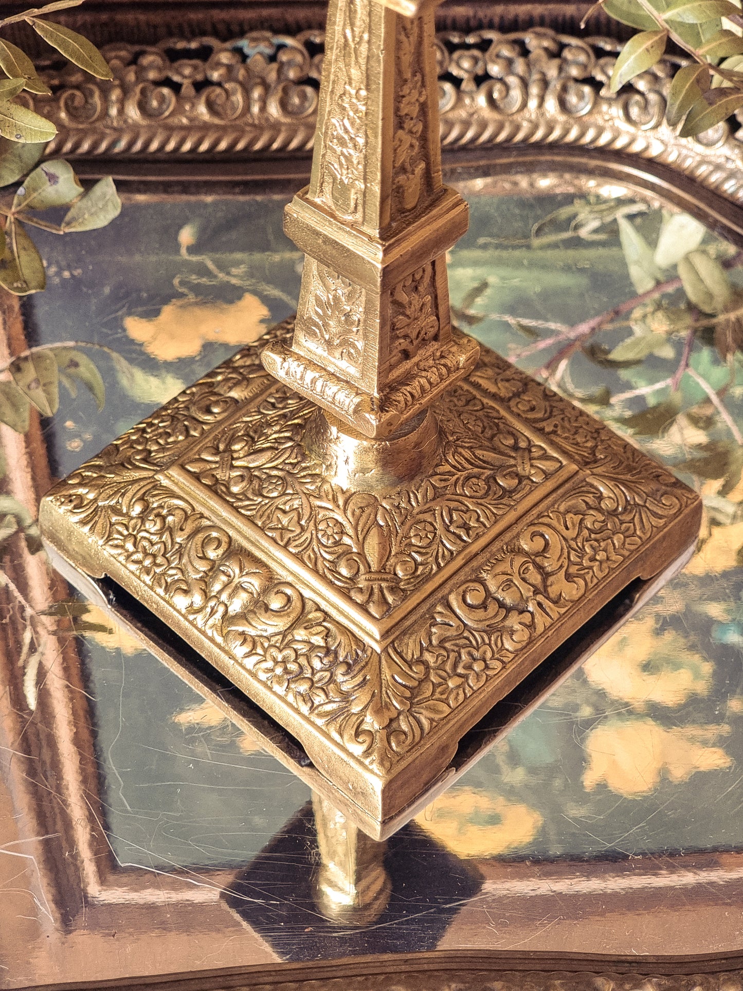 PAIRE DE BOUGEOIRS EN BRONZE