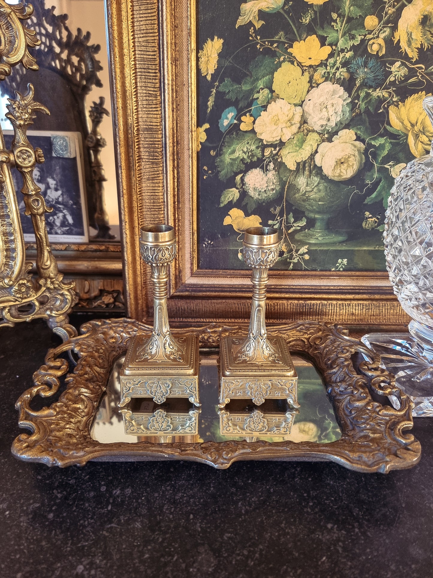 PAIRE DE BOUGEOIRS EN BRONZE