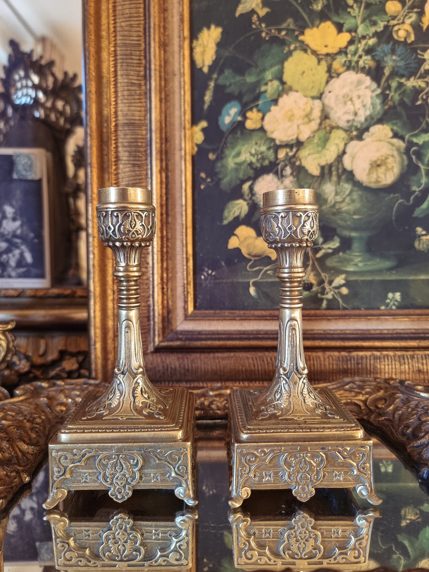 PAIRE DE BOUGEOIRS EN BRONZE