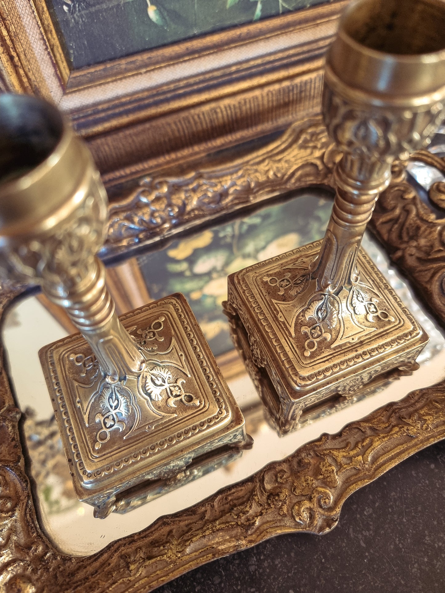 PAIRE DE BOUGEOIRS EN BRONZE