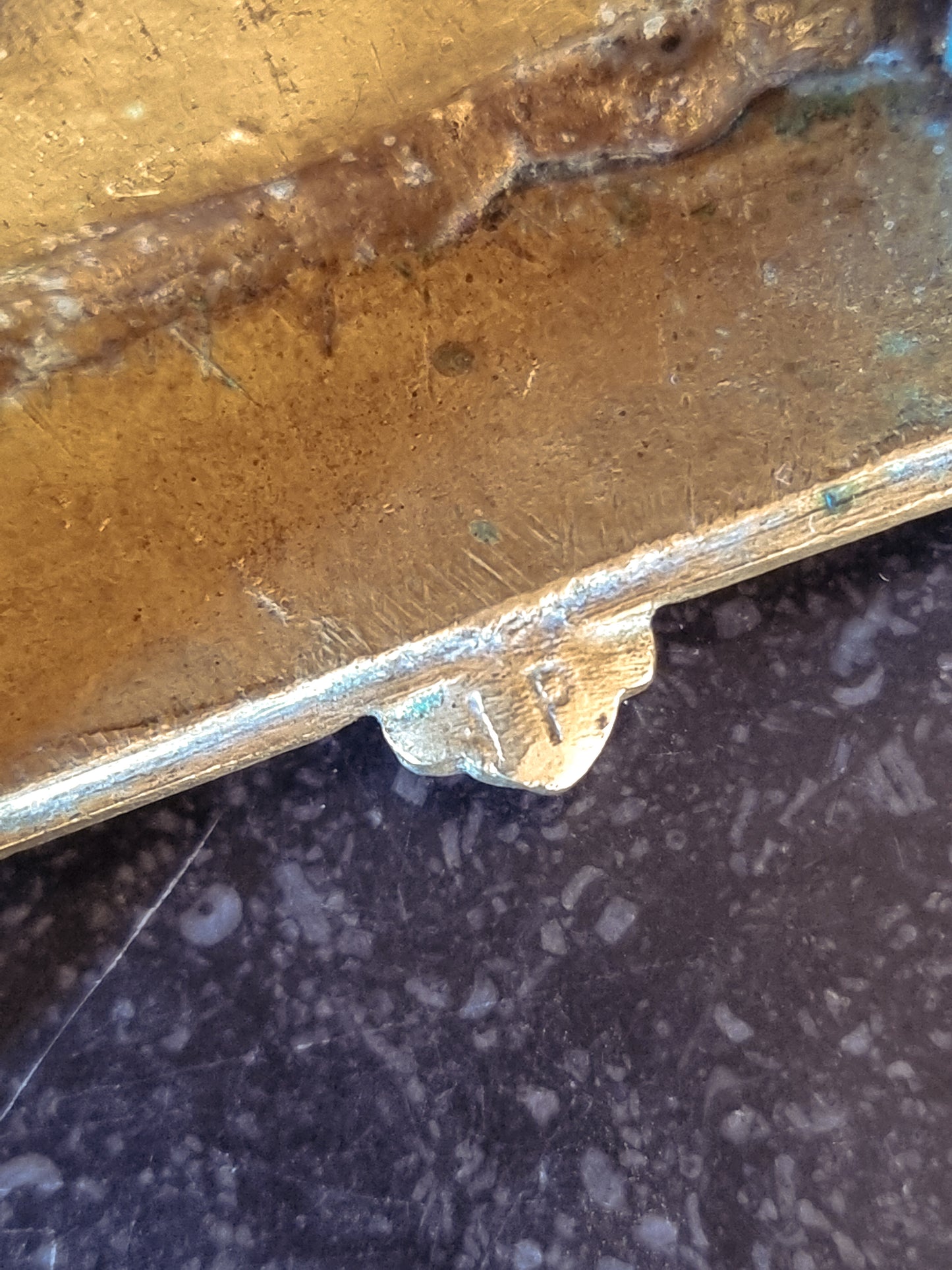 PAIRE DE BOUGEOIRS EN BRONZE