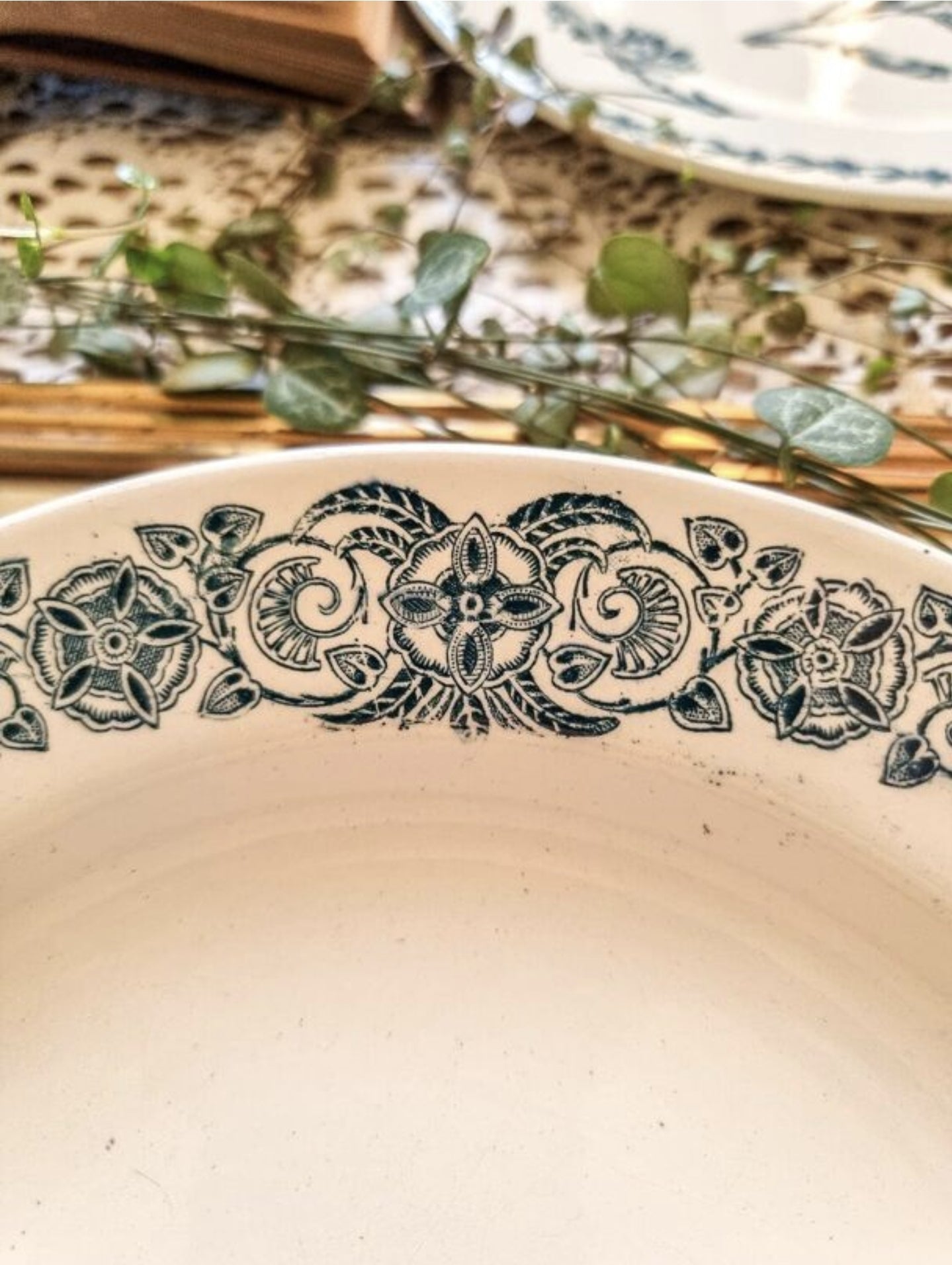 6 ASSIETTES CREUSES EN TERRE DE FER