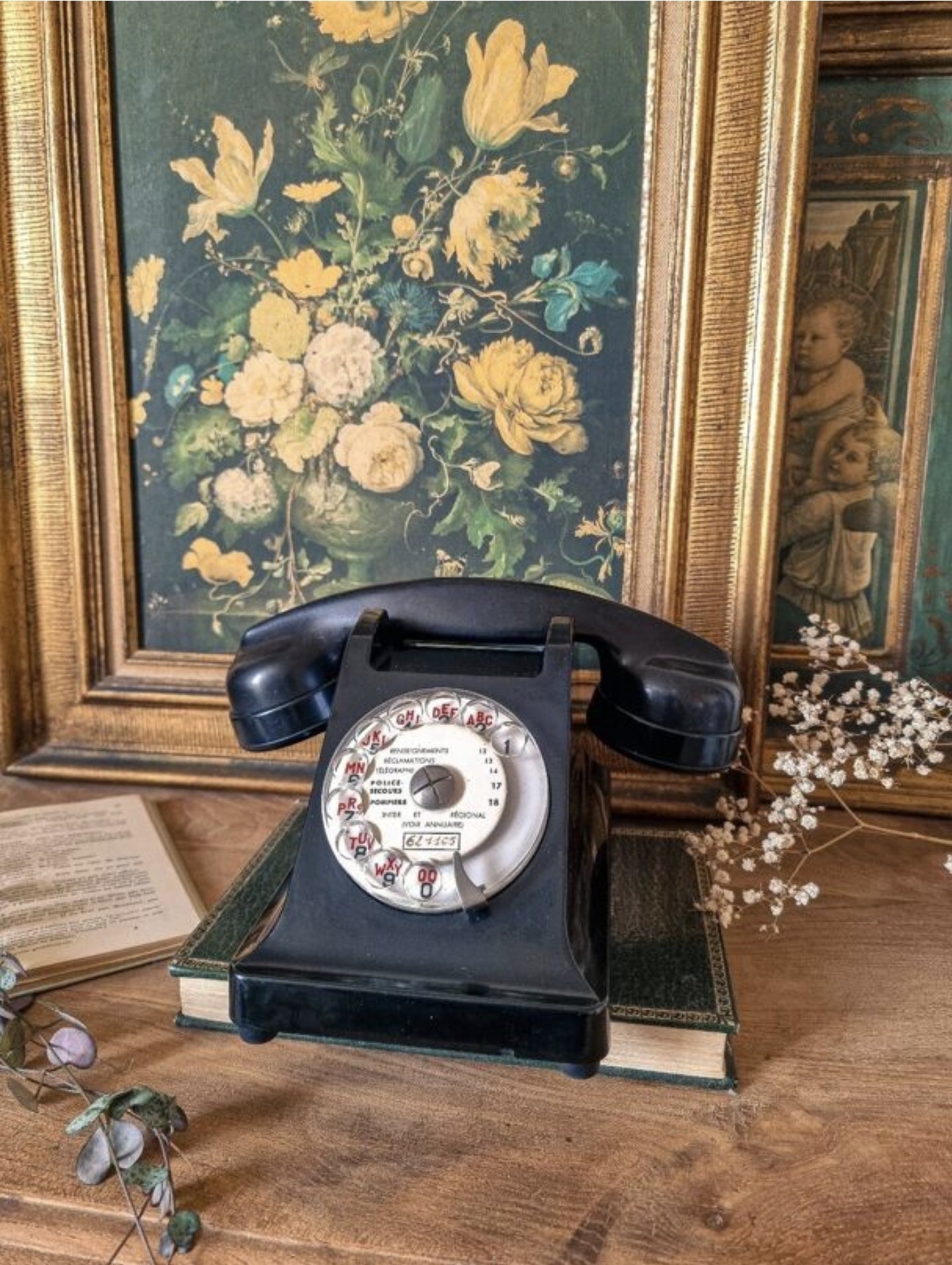 TÉLÉPHONE EN BAĶÉLITE