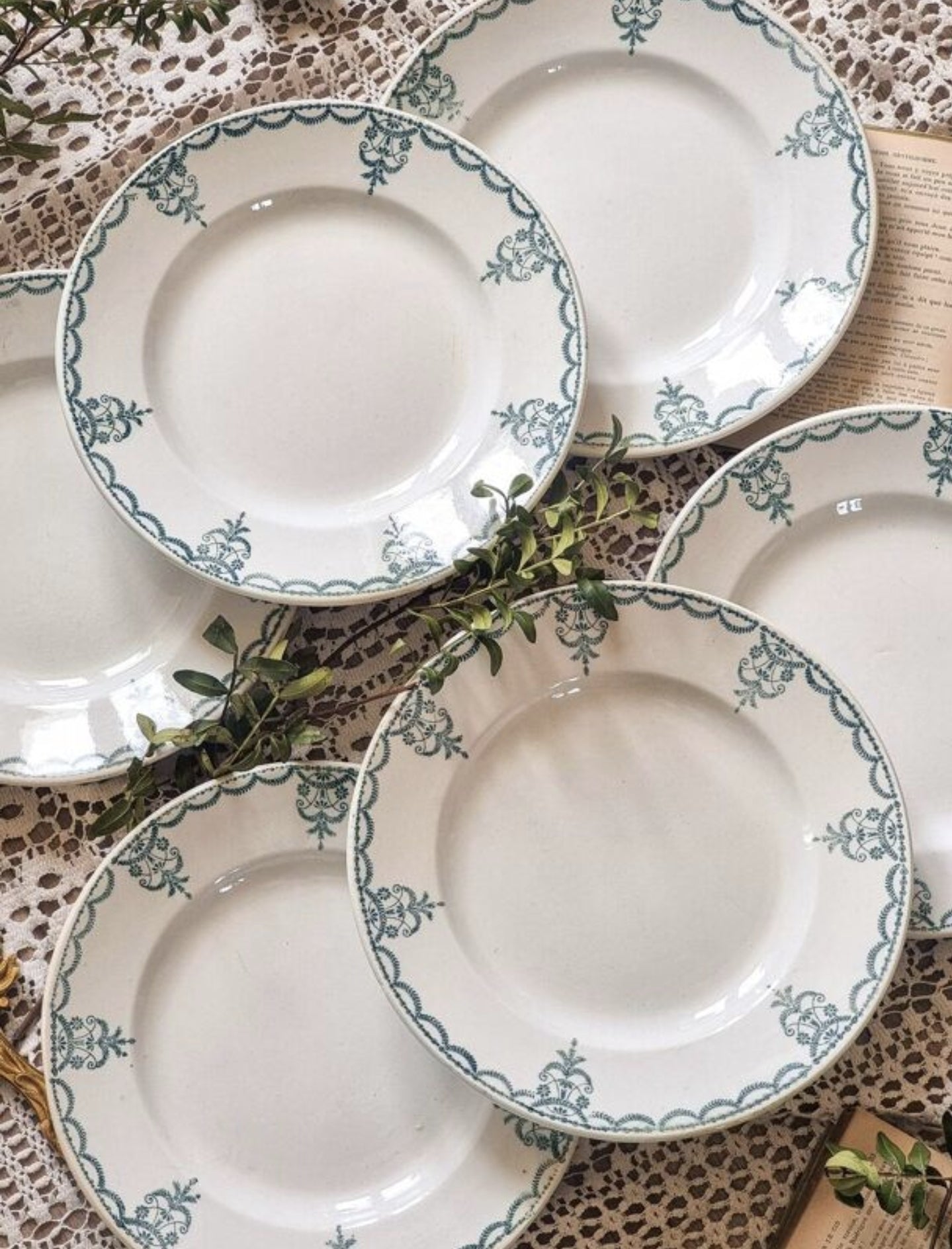 6 ASSIETTES EN TERRE DE FER