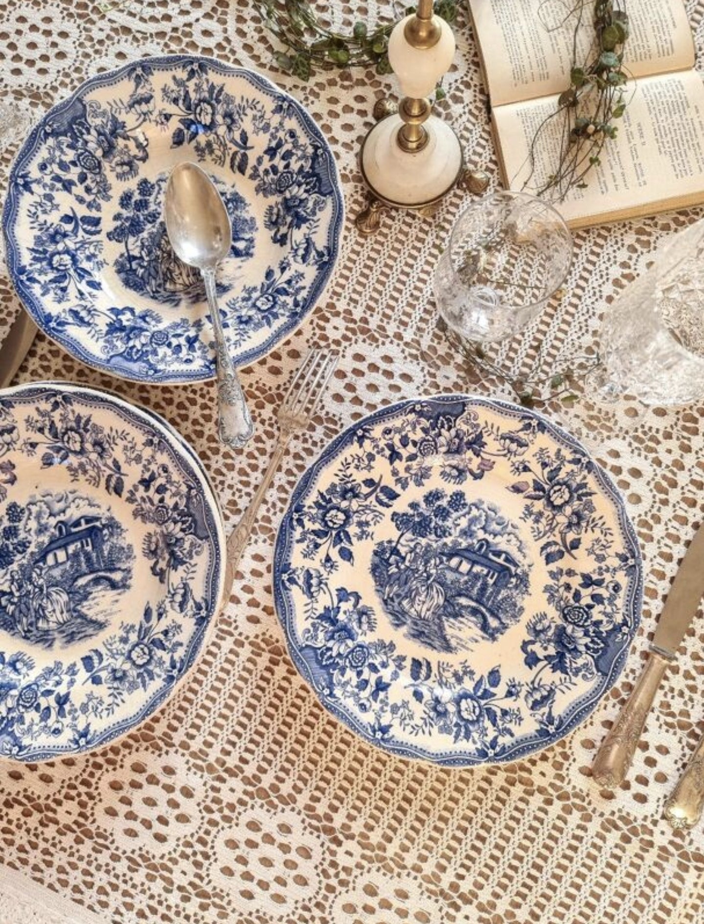 7 ASSIETTES PLATES
