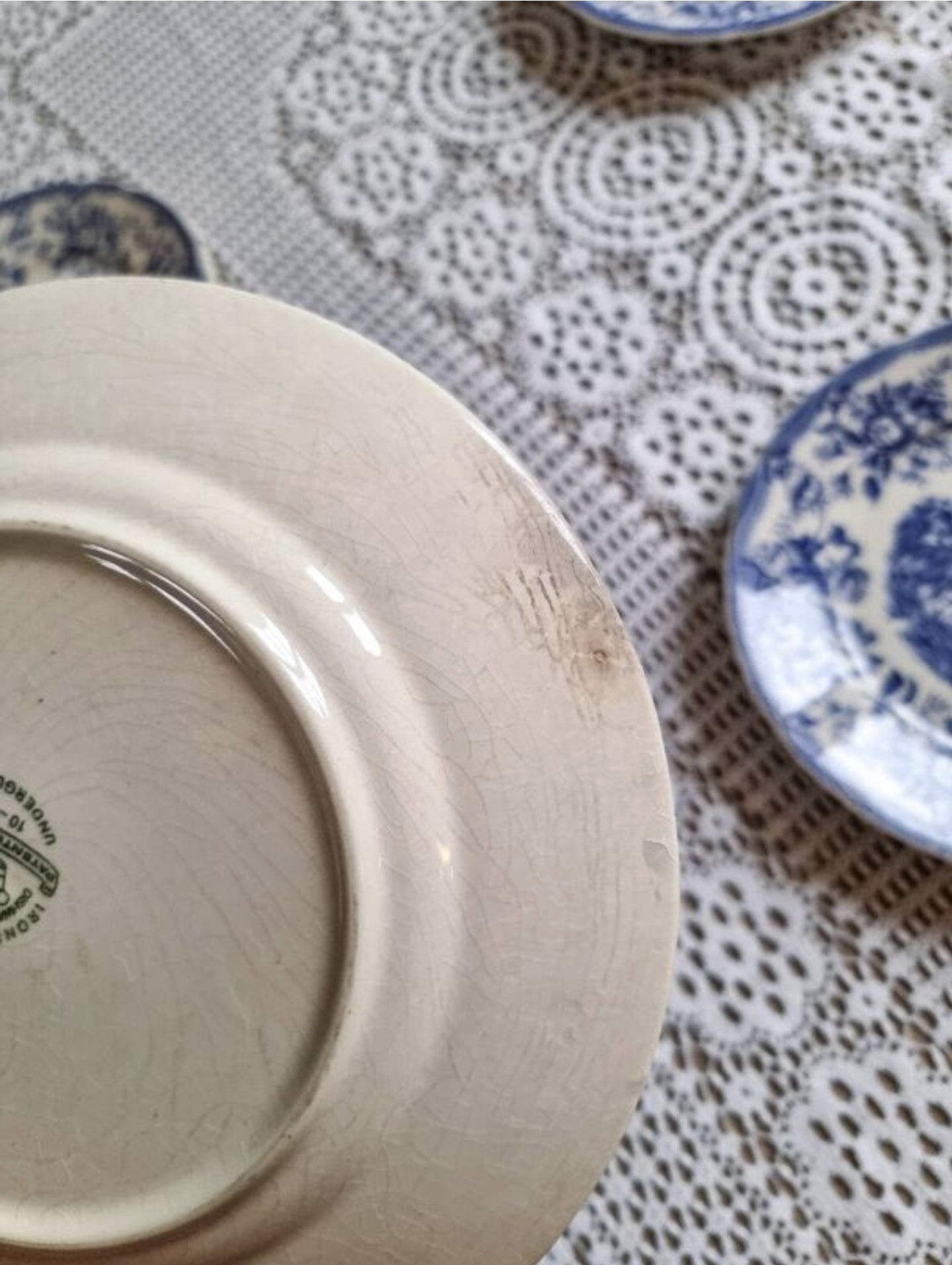 7 ASSIETTES PLATES