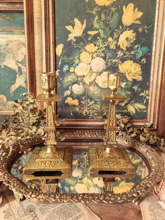PAIRE DE BOUGEOIRS EN BRONZE
