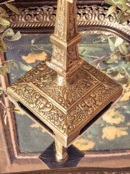 PAIRE DE BOUGEOIRS EN BRONZE