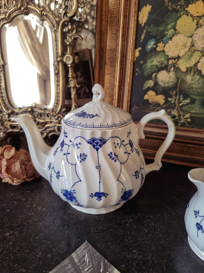THÉIÈRE ET POT À LAIT, CHURCHILL