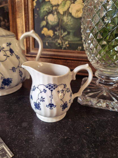 THÉIÈRE ET POT À LAIT, CHURCHILL
