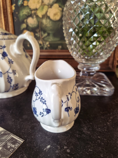 THÉIÈRE ET POT À LAIT, CHURCHILL