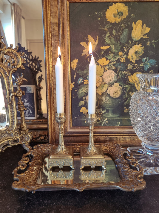 PAIRE DE BOUGEOIRS EN BRONZE