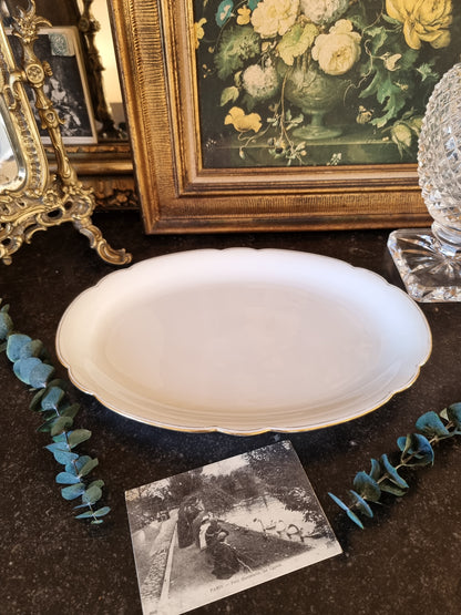 PLAT EN SEMI-PORCELAINE