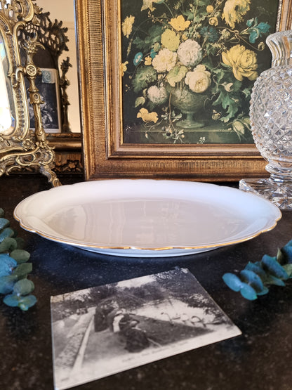 PLAT EN SEMI-PORCELAINE