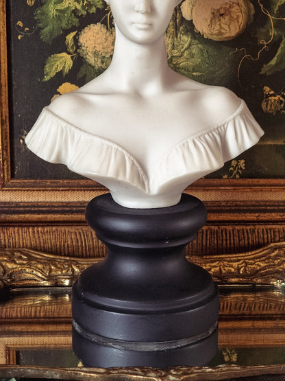 BUSTE EN ALBÂTRE