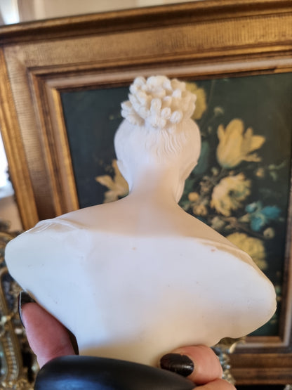 BUSTE EN ALBÂTRE