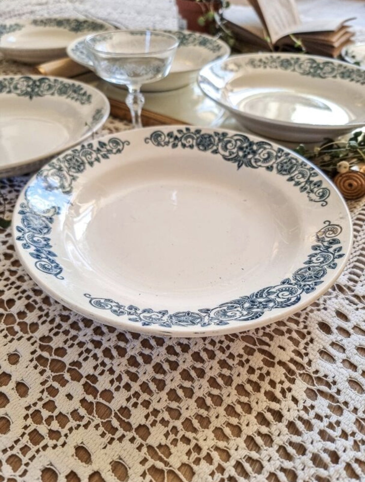 6 ASSIETTES CREUSES EN TERRE DE FER