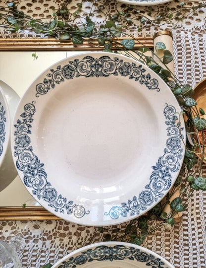 6 ASSIETTES CREUSES EN TERRE DE FER