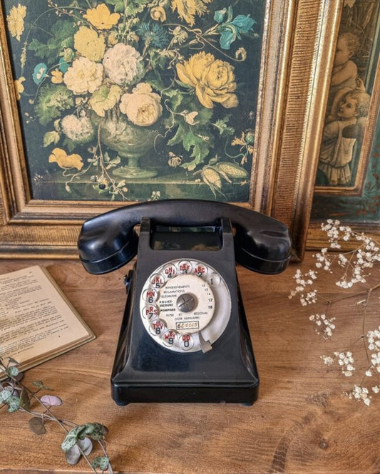 TÉLÉPHONE EN BAĶÉLITE