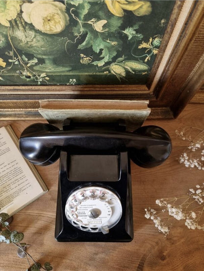 TÉLÉPHONE EN BAĶÉLITE
