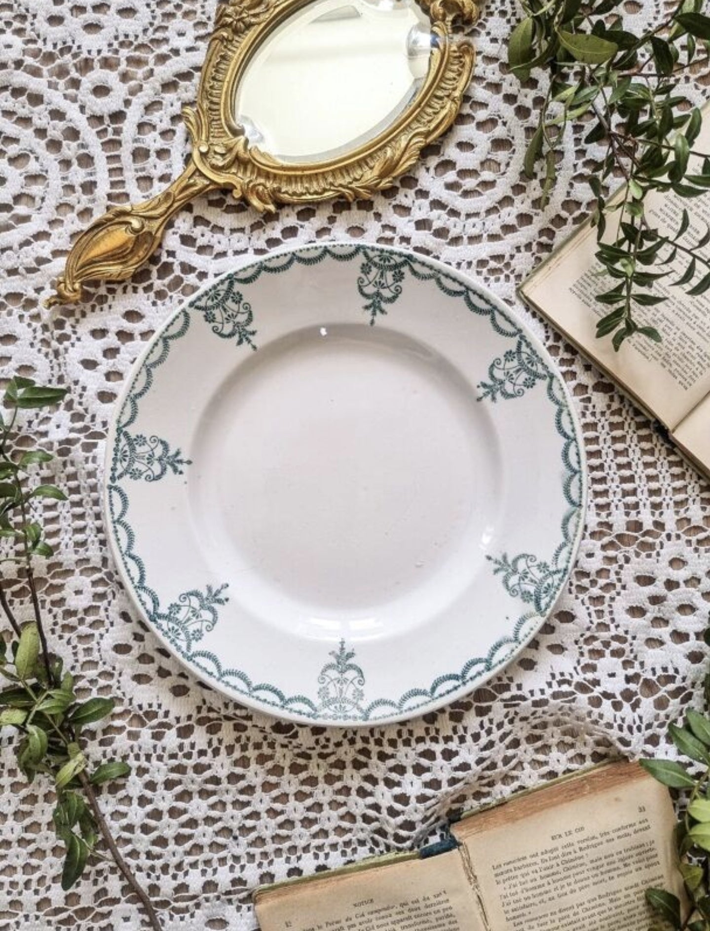 6 ASSIETTES EN TERRE DE FER