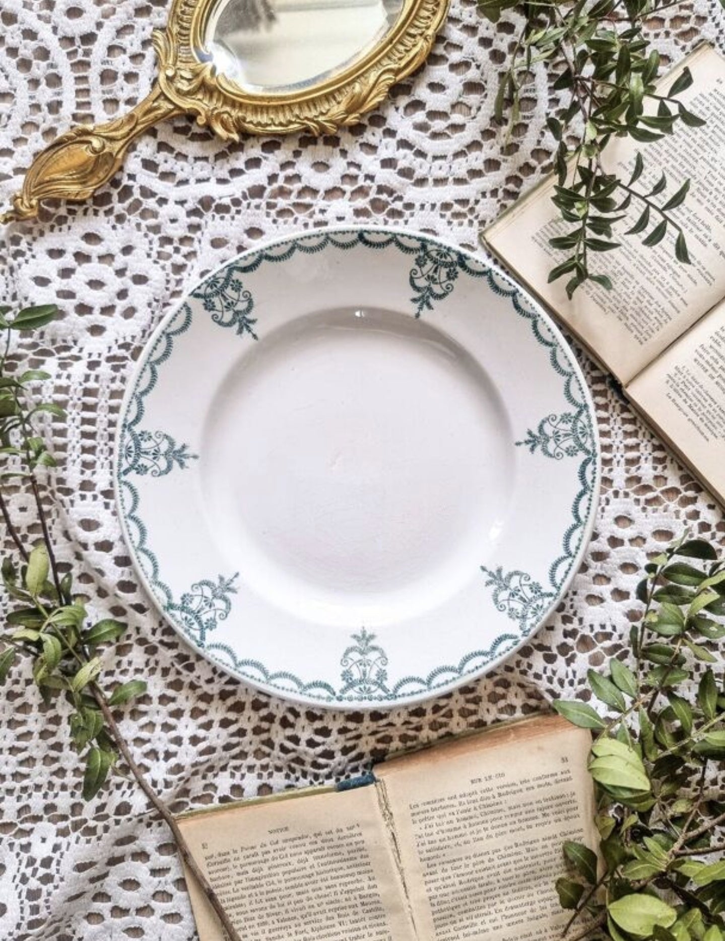 6 ASSIETTES EN TERRE DE FER