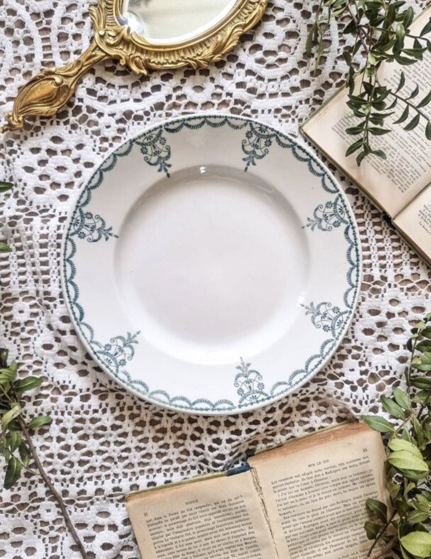 6 ASSIETTES EN TERRE DE FER