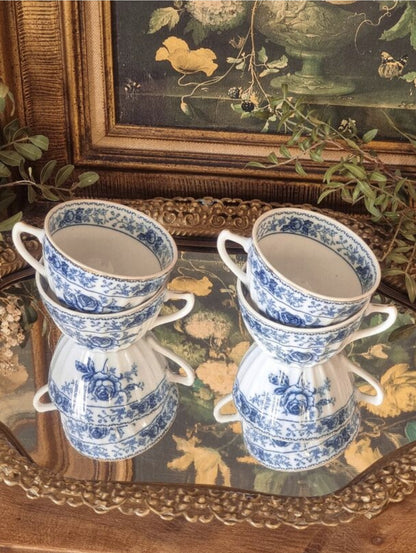 4 TASSES EN PORCELAINE FINE