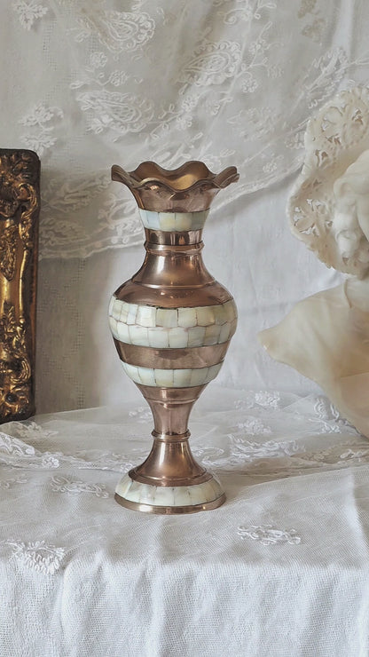 VASE EN CUIVRE ET NACRE