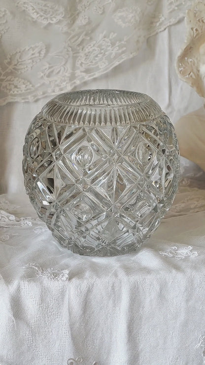 VASE "BOULE" EN CRISTAL