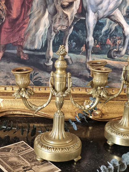 PAIRE DE BOUGEOIR EN BRONZE
