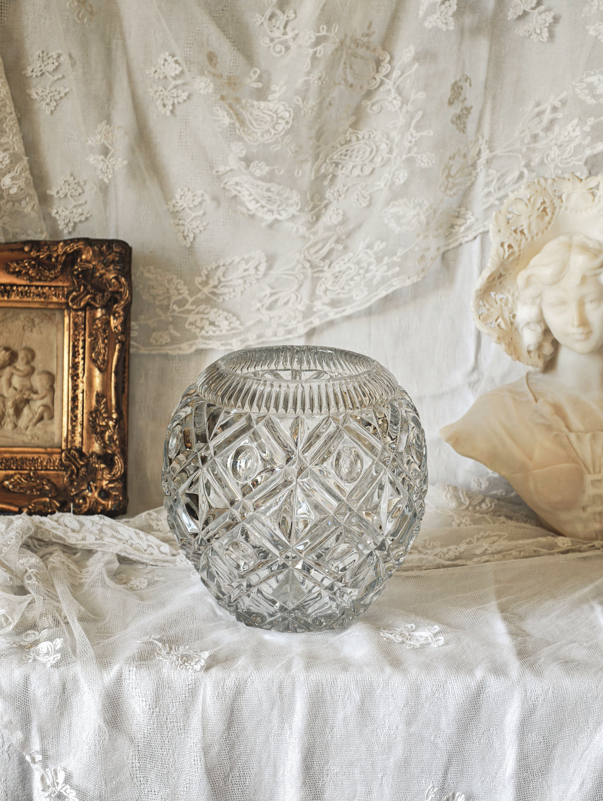VASE "BOULE" EN CRISTAL