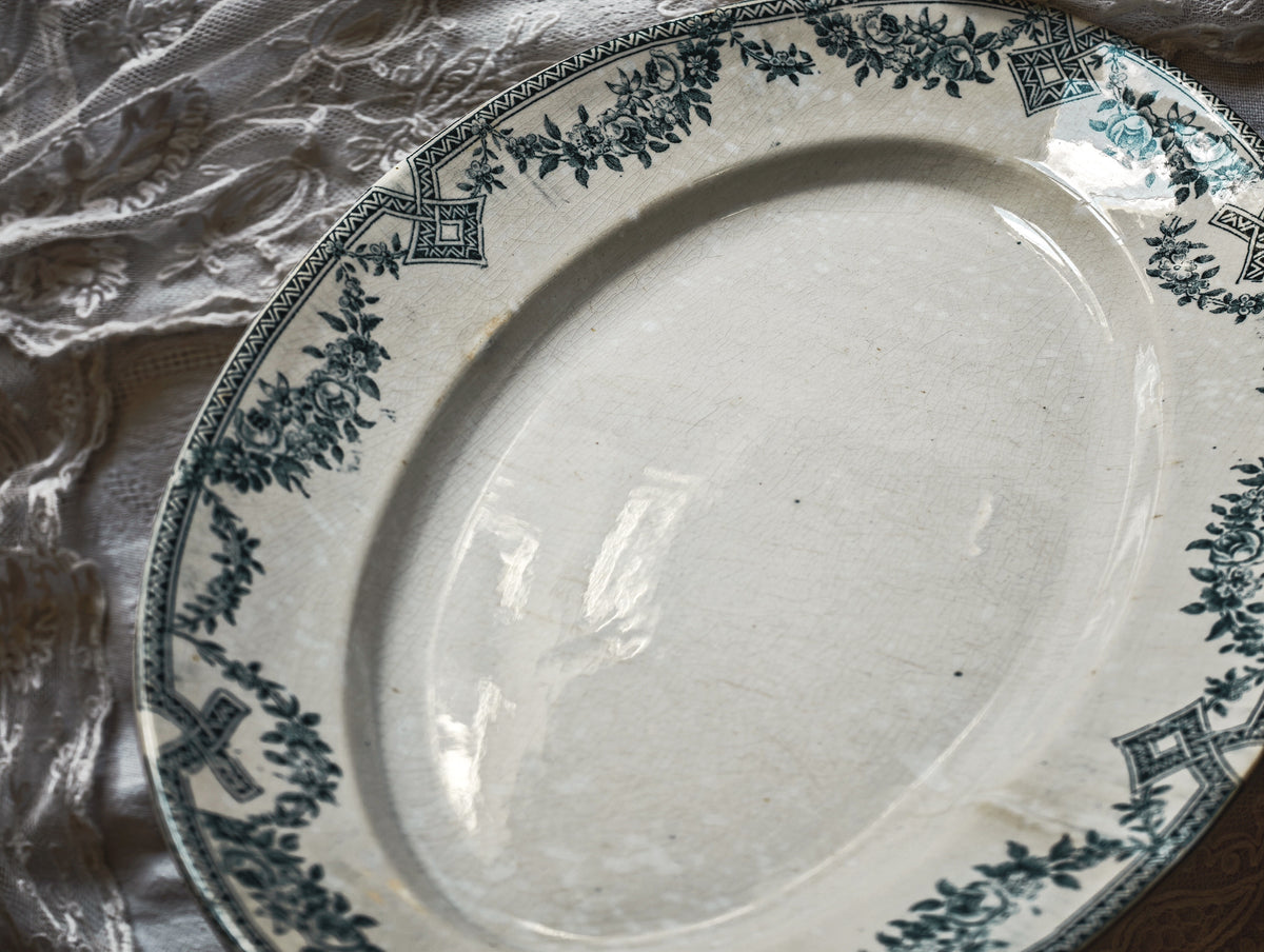 PLAT OVALE EN TERRE DE FER