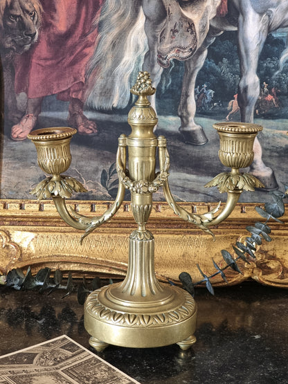 PAIRE DE BOUGEOIR EN BRONZE