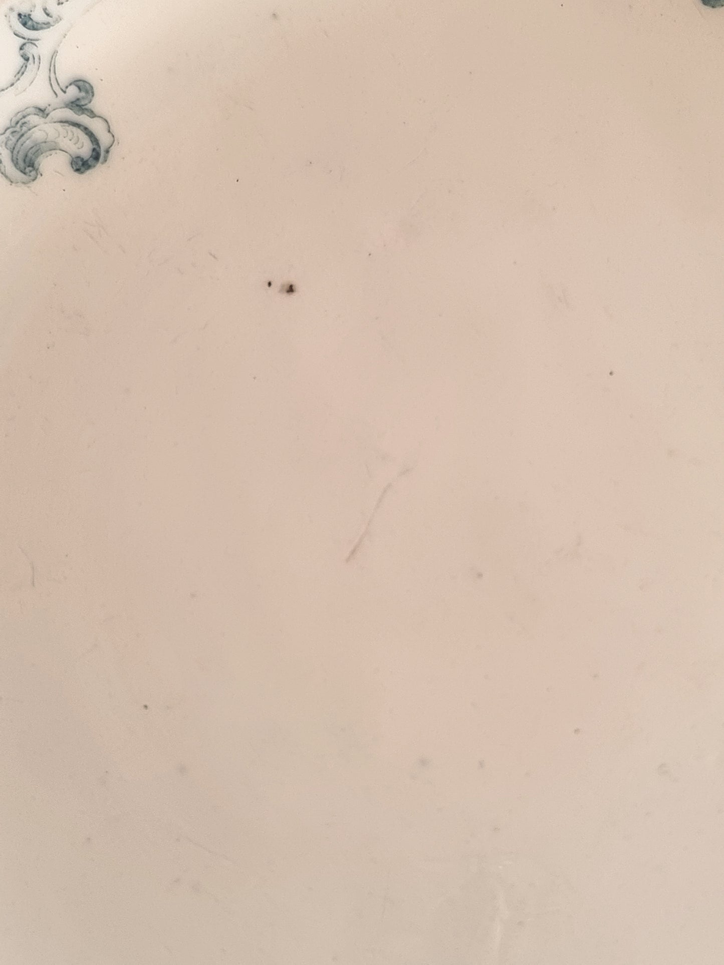 Plat rond en semi-porcelaine