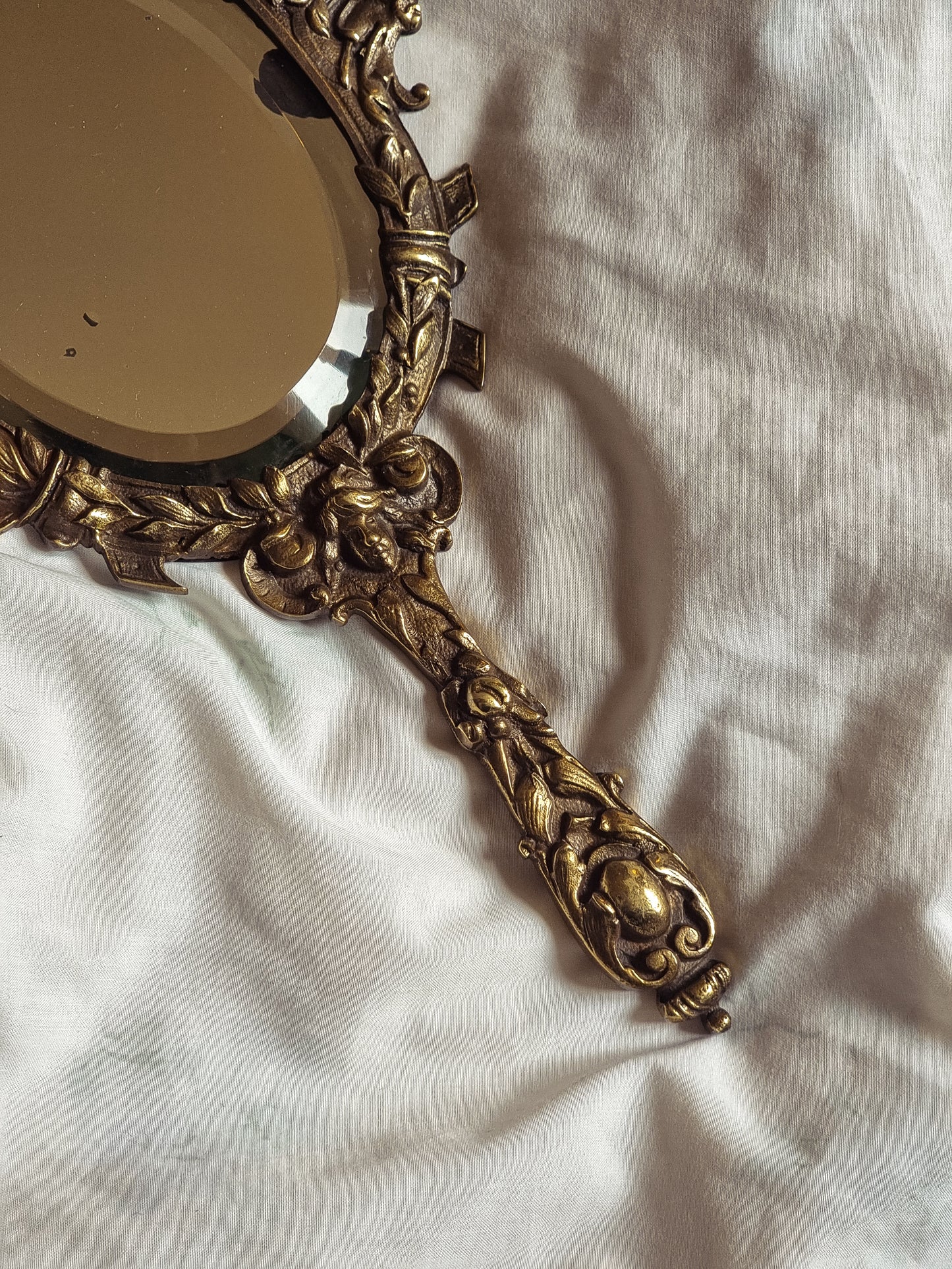 MIROIR À MAIN EN BRONZE