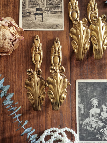 PORTE-EMBRASSE EN BRONZE