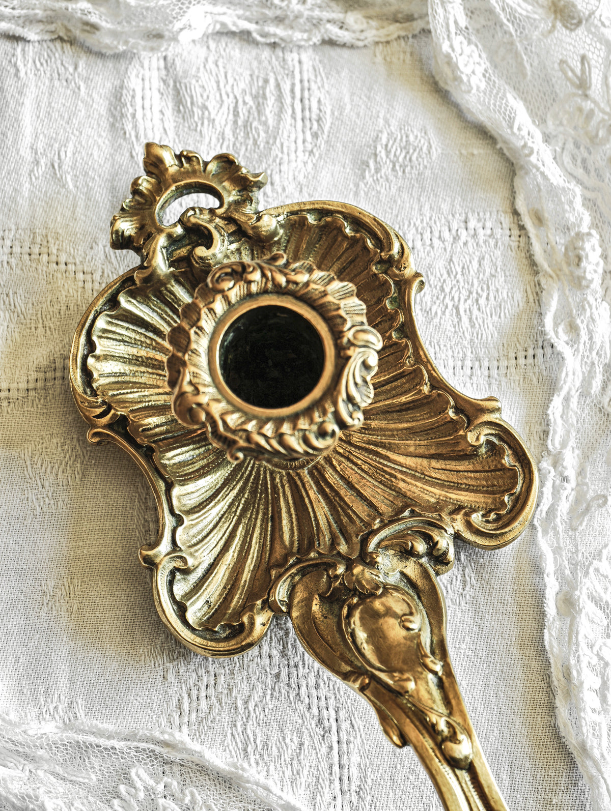 BOUGEOIR RAT DE CAVE EN BRONZE