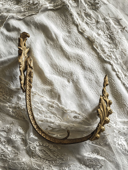 PAIRE DE PORTE-EMBRASSES DE CHÂTEAU