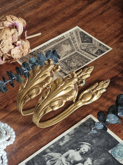 PORTE-EMBRASSE EN BRONZE