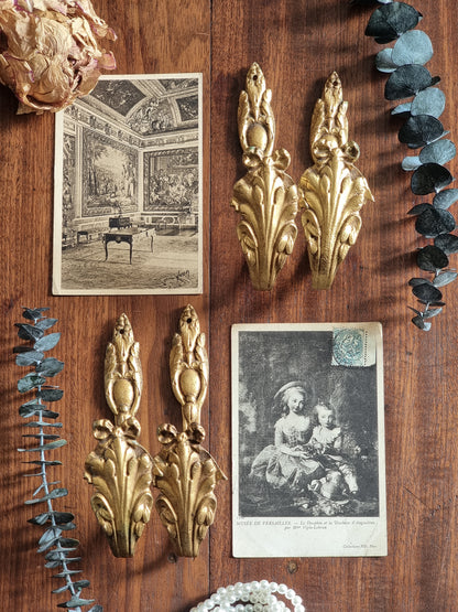 PORTE-EMBRASSE EN BRONZE
