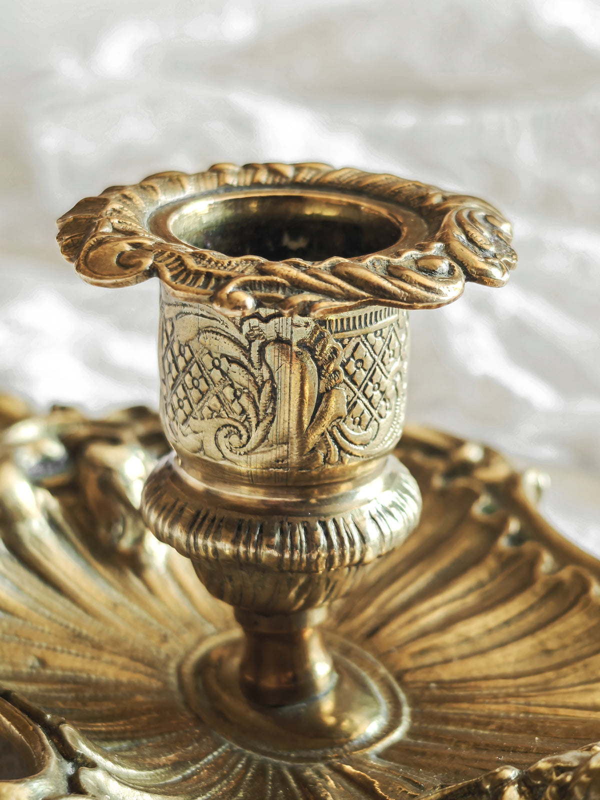 BOUGEOIR RAT DE CAVE EN BRONZE