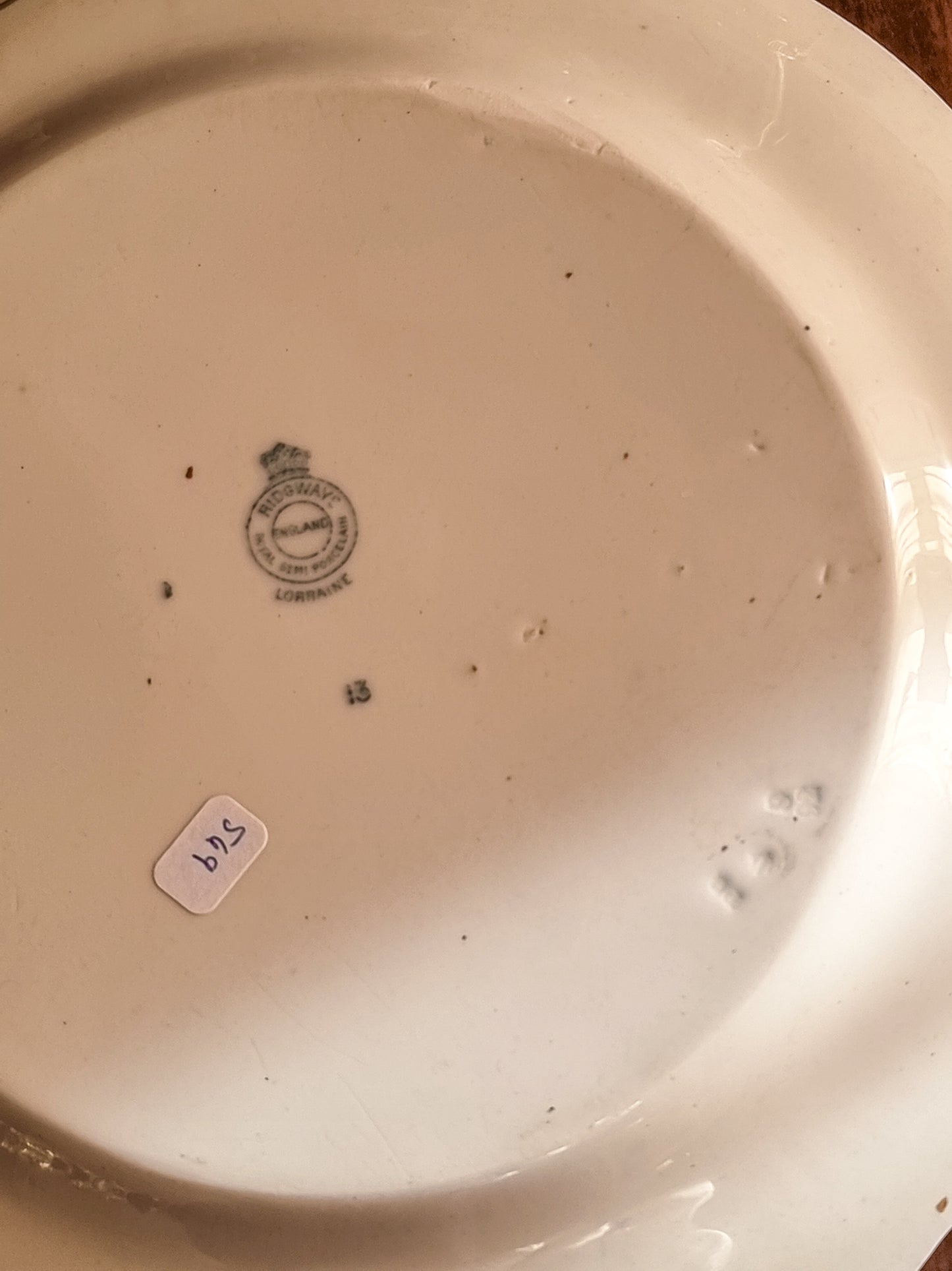 Plat rond en semi-porcelaine