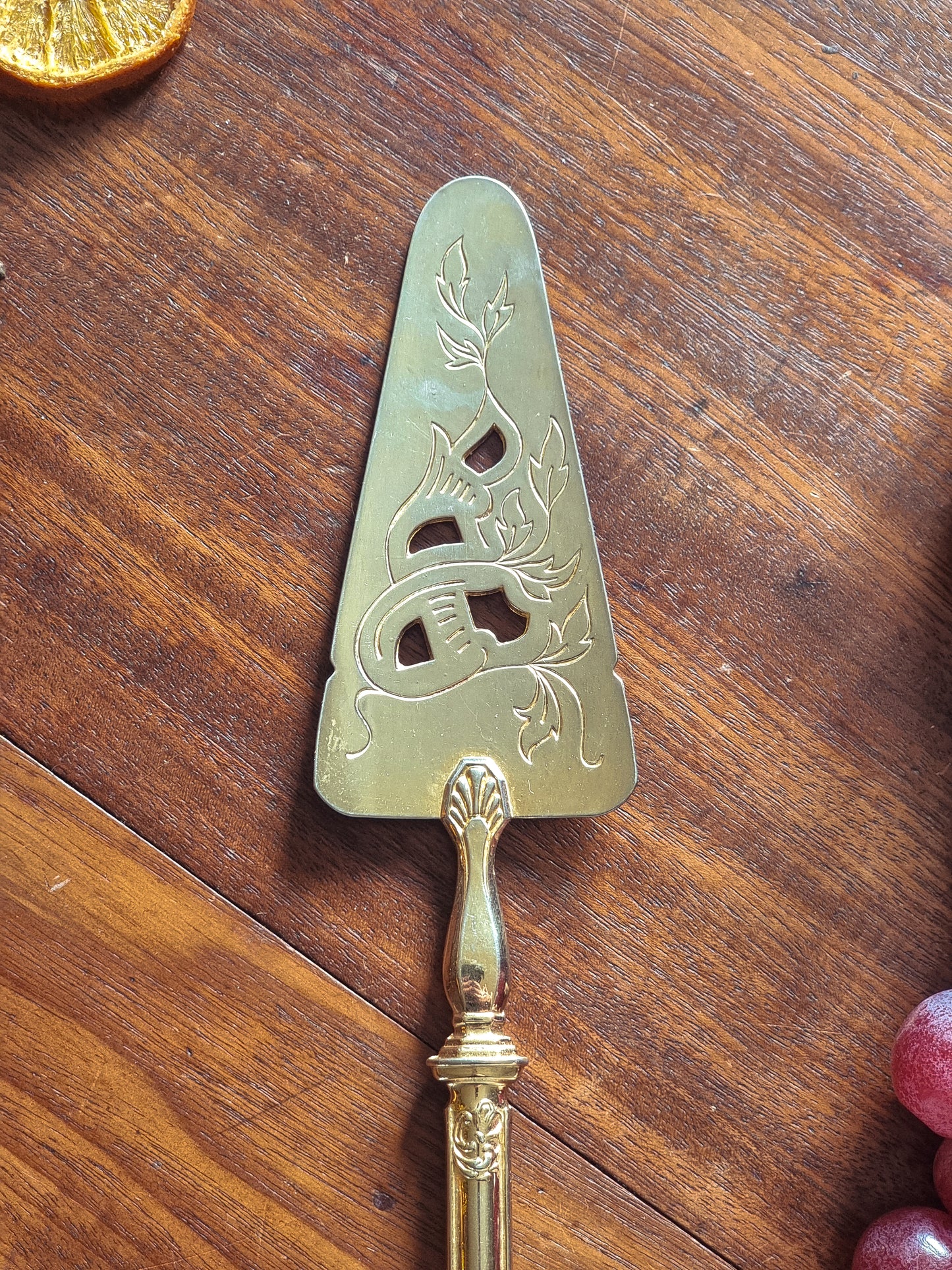 PELLE À TARTE DORÉ