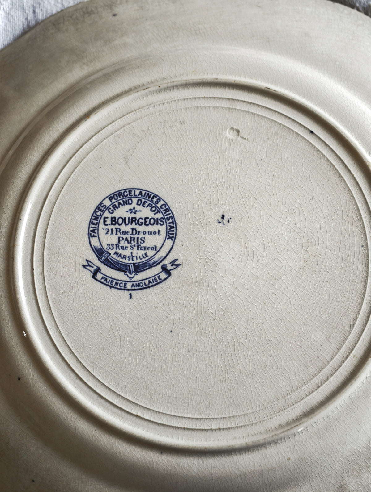 ASSIETTES EN TERRE DE FER