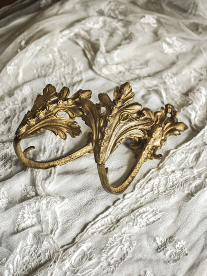 PAIRE DE PORTE-EMBRASSES DE CHÂTEAU