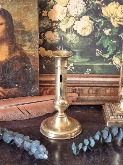 BOUGEOIR À POUSSEOIR