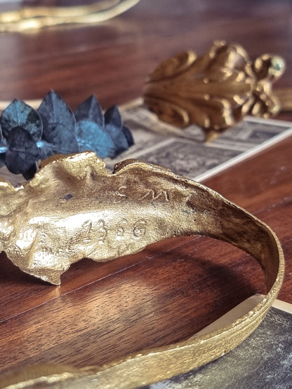 PORTE-EMBRASSE EN BRONZE