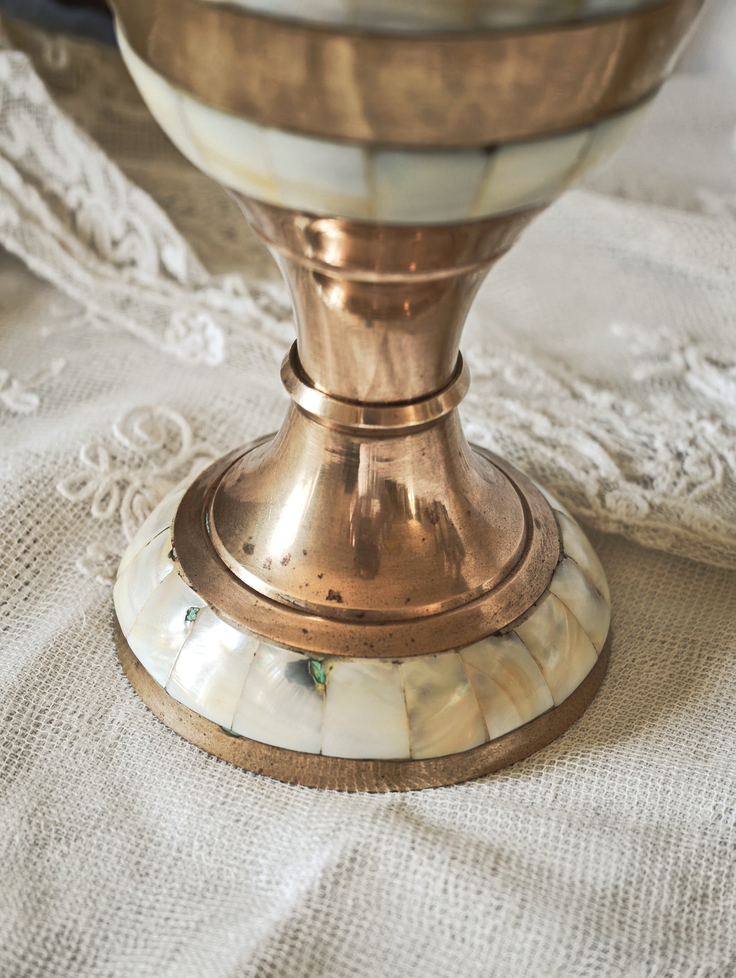 VASE EN CUIVRE ET NACRE
